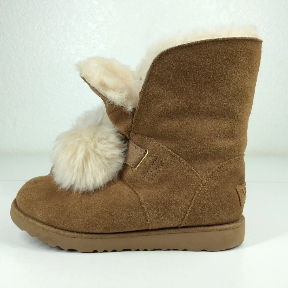UGG Kids' Isley boots with removable pom pom - Picture 5 of 14